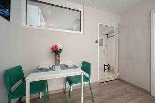 Functional Apartment with a View of the City in a Quiet Area of Wrocław by Noclegi Renters - 3