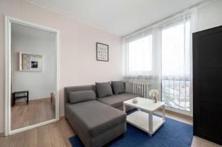 Functional Apartment with a View of the City in a Quiet Area of Wrocław by Noclegi Renters - 1