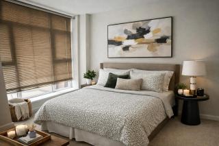 Spacious 2 Bedroom Suite Steps from Yaletown - 0