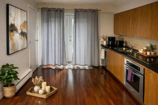 Spacious 2 Bedroom Suite Steps from Yaletown - 4