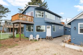 Ocean Front Rockaway Beach 2 Bedroom Condo - 4