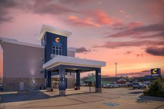 Comfort Inn & Suites - 7