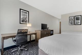 Comfort Inn & Suites - 2