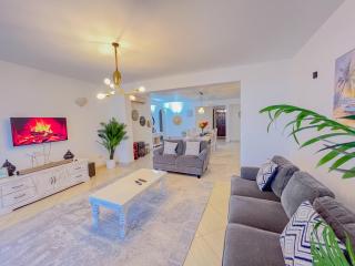 Leo leo Beachfront Apartments - 1