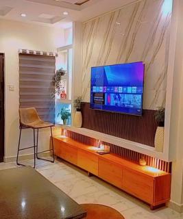 Experience in Style - Short Stay, Long Memories - 0