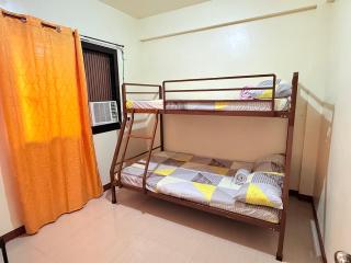 budget transient house near sm Lucena 6pax - 2