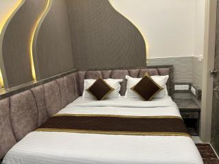 Shree Guru Royal Plaza A Family Hotel Near New Delhi Railway Station - 1
