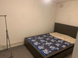 Modern Cozy Apartment in the Heart of Aldershot - 3