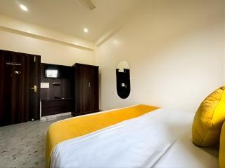 Hotel Vrinda Sarovar - Mathura - 1