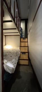 Lesbase Female 8-Bed Room - 7