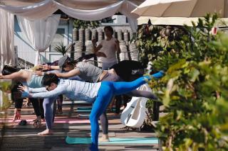 Templeside Courtyard Hotel Close to Sqaure Forbidden next to White temple Free laundry and breakfast Personalized Needs Develop - 1