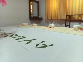 Canal Side Safari Resort - 7