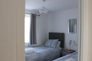 Exquisite and Modern 2 bed Maisonette - 9