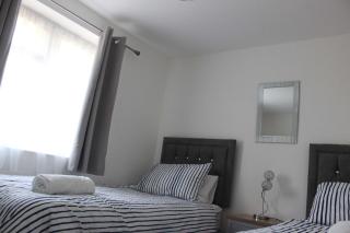 Exquisite and Modern 2 bed Maisonette - 5