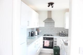 Exquisite and Modern 2 bed Maisonette - 3