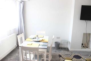 Exquisite and Modern 2 bed Maisonette - 1