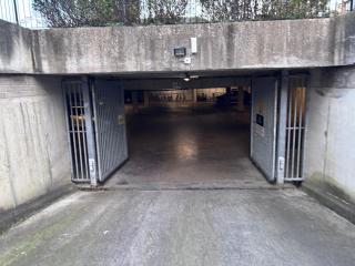 Modern Spacious Flat near City and Airport with parking & WiFi - 4