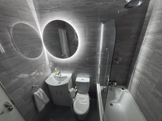 Modern Spacious Flat near City and Airport with parking & WiFi - 7