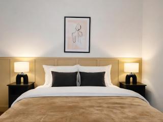 Le Subtil - By BEST KEYS - Élégance & Confort - 2 chambres séparées - Lit Queen Size - Smart TV Netflix - Machine à Café Nespresso - Proche Gare & Centre Ville - À 1H de Paris - WiFi Fibre - Check-in Autonome - 4