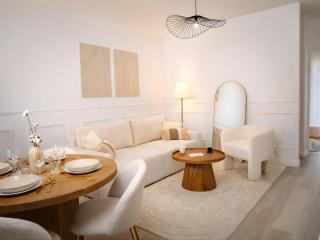 Le Subtil - By BEST KEYS - Élégance & Confort - 2 chambres séparées - Lit Queen Size - Smart TV Netflix - Machine à Café Nespresso - Proche Gare & Centre Ville - À 1H de Paris - WiFi Fibre - Check-in Autonome - 9