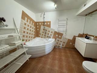 Panoramic Cathedral & Parliament View-Free Parking - 9