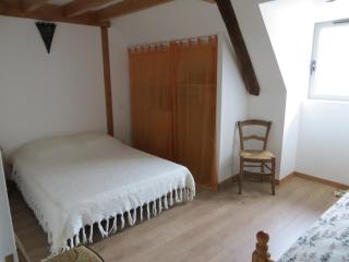 Gite de charme La Forge Bournazel 12 - 3 CH - 2 SdB - jusqu a 6-8 pers -linge de maison et ménage en options - 6