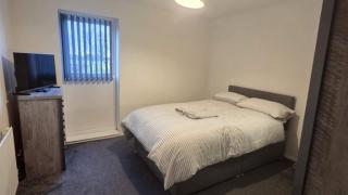 4 Double Bedrooms - Ideal for Contractors or Families - 0