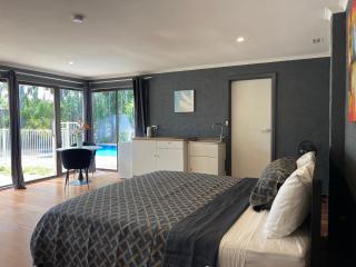 Relaxing Oasis for Families- Pool& Lush Yard - 6