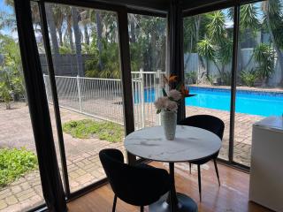 Relaxing Oasis for Families- Pool& Lush Yard - 0