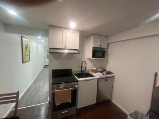 Cute and Cozy Studio with Private Parking - 4