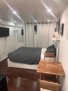 Cute and Cozy Studio with Private Parking - 2