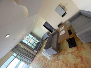 Coral Bay 2 Bedroom Flat - 6