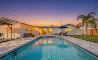Spacious 4BR Oasis with Pool Near Anna Maria Island - 6