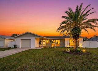 Spacious 4BR Oasis with Pool Near Anna Maria Island - 7