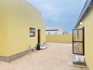 Pwake Luna Guesthouse - 4