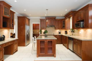 Cozy Room with Private Washroom in Central Location - 6