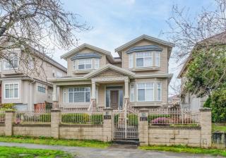 Cozy Room with Private Washroom in Central Location - 1