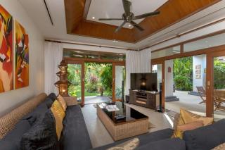 Villa Barron - Spacious Luxury Family Holiday Home - 3