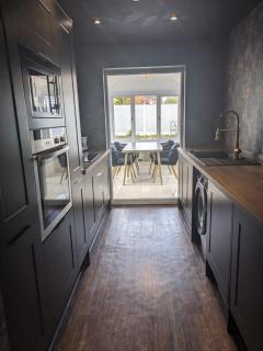 Relaxed Peaceful Long Term Contractor Home - Widnes - 4