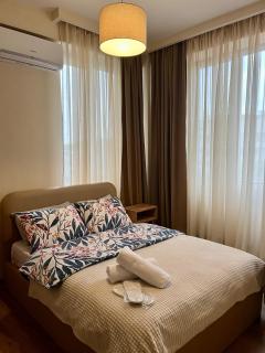 Central Cozy 2-Bedroom - 1