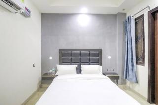 Collection O Mahavir Enclave Near Dashrath Puri Metro Station - 2