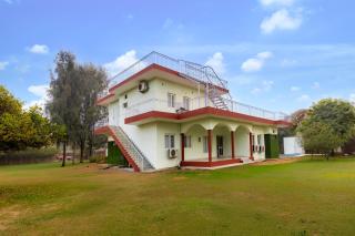 Alaya Stays 4BHK Farmhouse with Pvt Pool & Garden - Manesar - 8