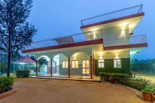 Alaya Stays 4BHK Farmhouse with Pvt Pool & Garden - Manesar - 9