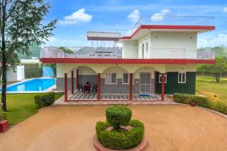 Alaya Stays 4BHK Farmhouse with Pvt Pool & Garden - Manesar - 6