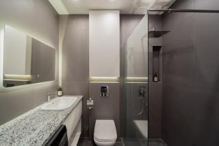 Studio KeyGo #0223 with a view of Victory Bridge - 7