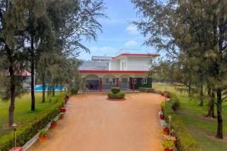 Alaya Stays 4BHK Farmhouse with Pvt Pool & Garden - Manesar - 7