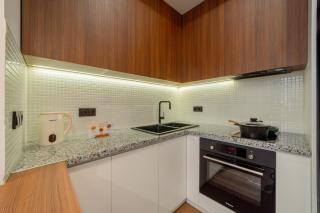 Studio KeyGo #0223 with a view of Victory Bridge - 8