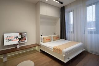 Studio KeyGo #0223 with a view of Victory Bridge - 1