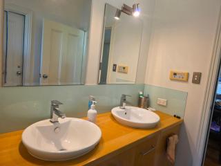 Large bedroom with double bed and private bathroom - 3