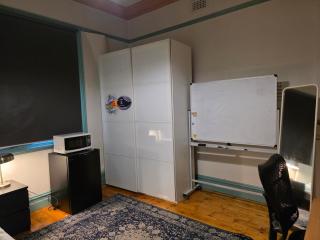 Oakleigh home with Two bedrooms and shared bathroom for guests - 5